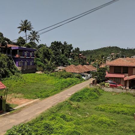 Karkera Comforts Hotel Madikeri Esterno foto